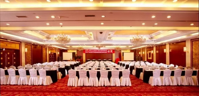 這是關(guān)于沈陽賓館主營業(yè)務(wù)沈陽草坪婚禮場地和沈陽婚宴場地的圖片