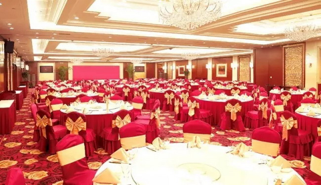 這是關(guān)于沈陽賓館主營業(yè)務(wù)沈陽草坪婚禮場地和沈陽婚宴場地的圖片