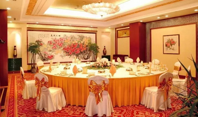 這是關(guān)于沈陽賓館主營業(yè)務(wù)沈陽草坪婚禮場地和沈陽婚宴場地的圖片